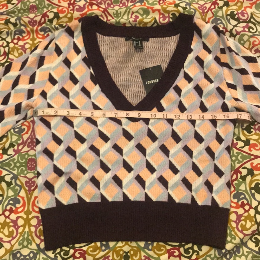 V-Neck Patterned Sweater - Picture 5 of 5